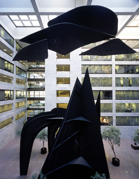 Man Threatens to Impale Himself on Calder Sculpture