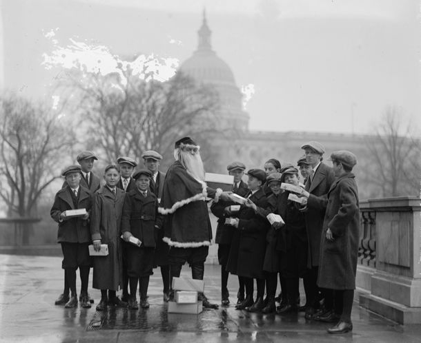 Robert Stanfield (R-OR) as Santa Claus with Senate Pages, 1924