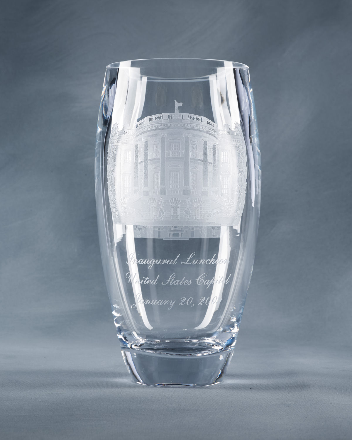 Vase, 2009 Inaugural Luncheon (Acc. No. 11.00102.043)