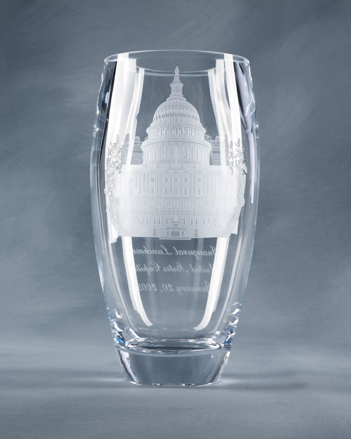 Vase, 2009 Inaugural Luncheon (Acc. No. 11.00102.043)