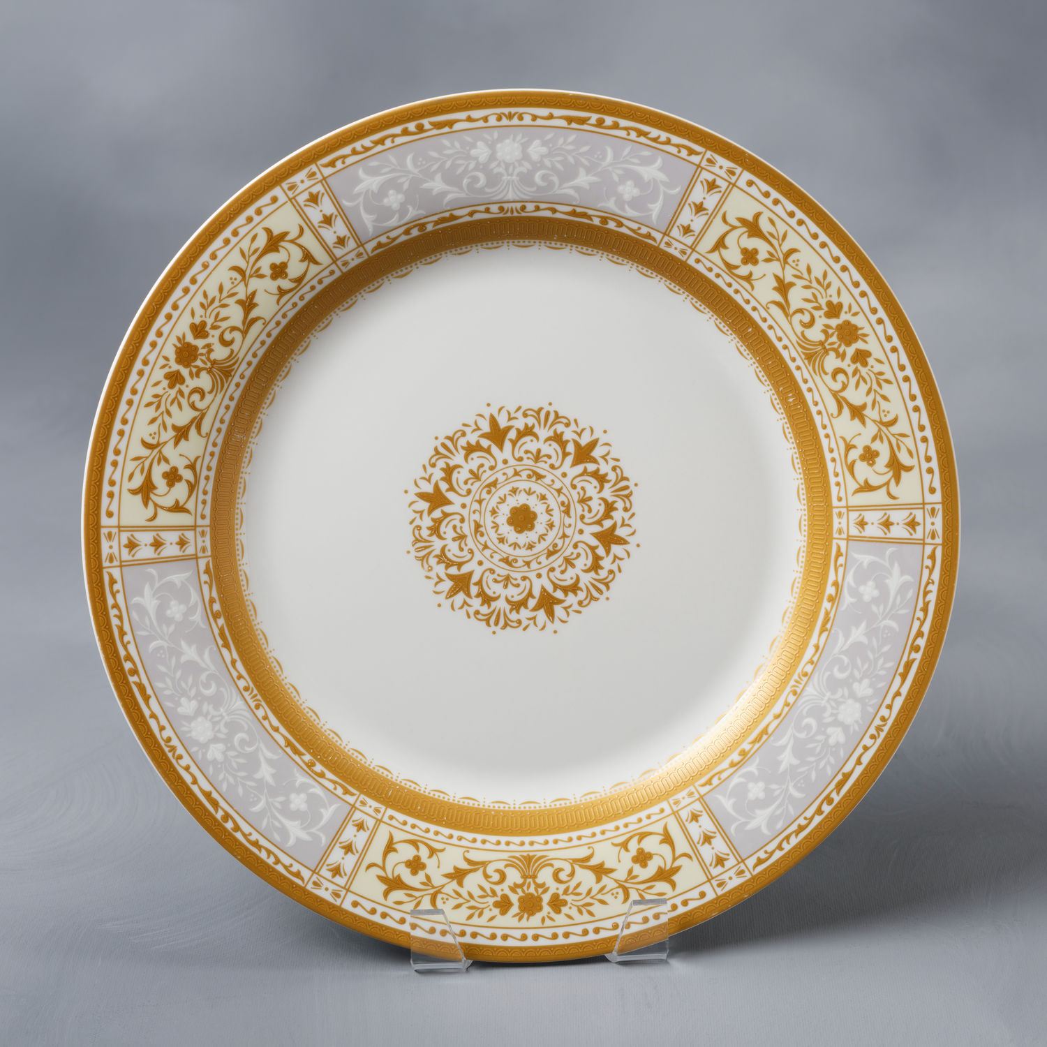 Charger Plate, Luncheon, 2017 Inaugural Ceremonies (Acc. No. 11.00128.062)
