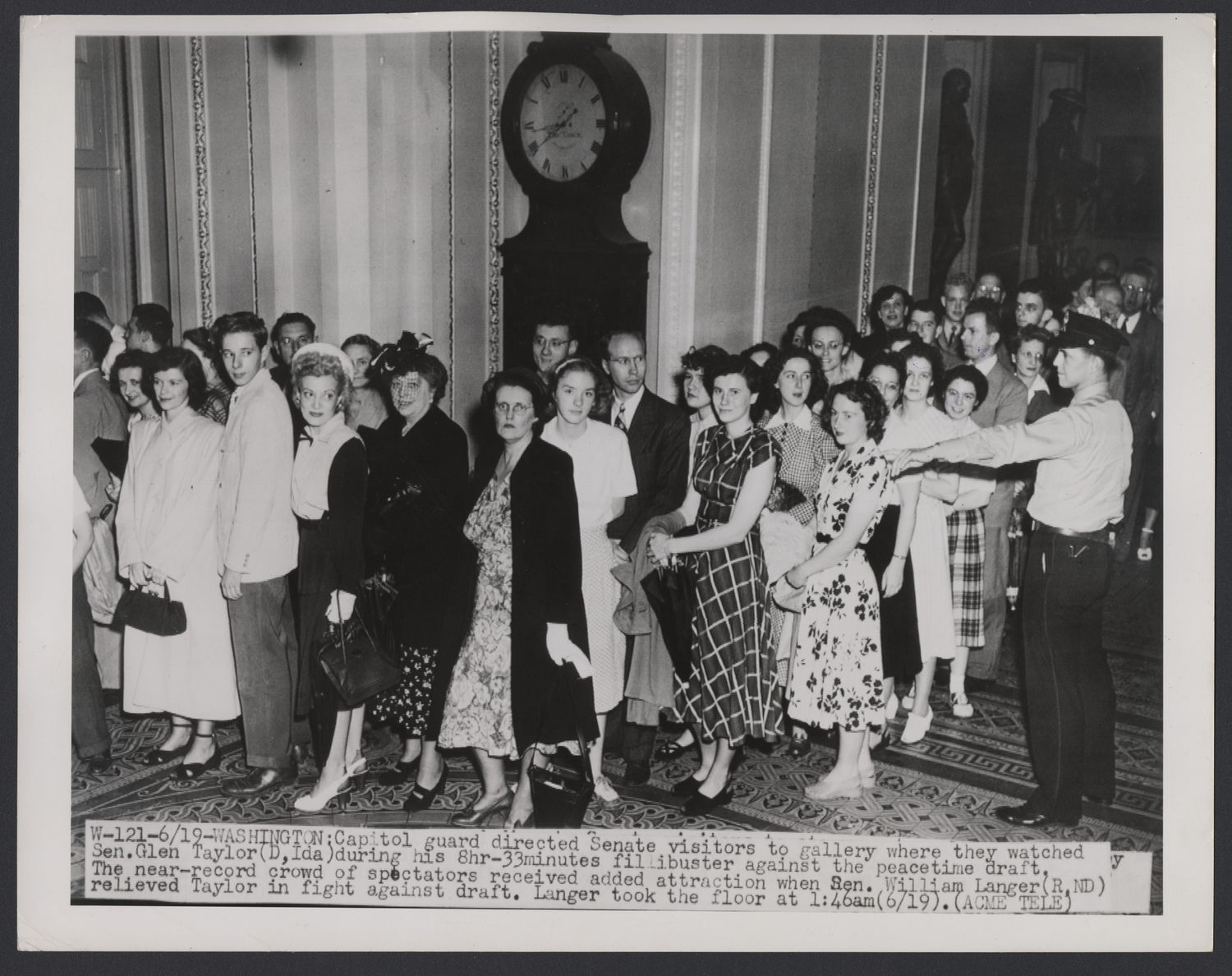 Lining Up to See Senate Show (Acc. No. 38.01239.001)