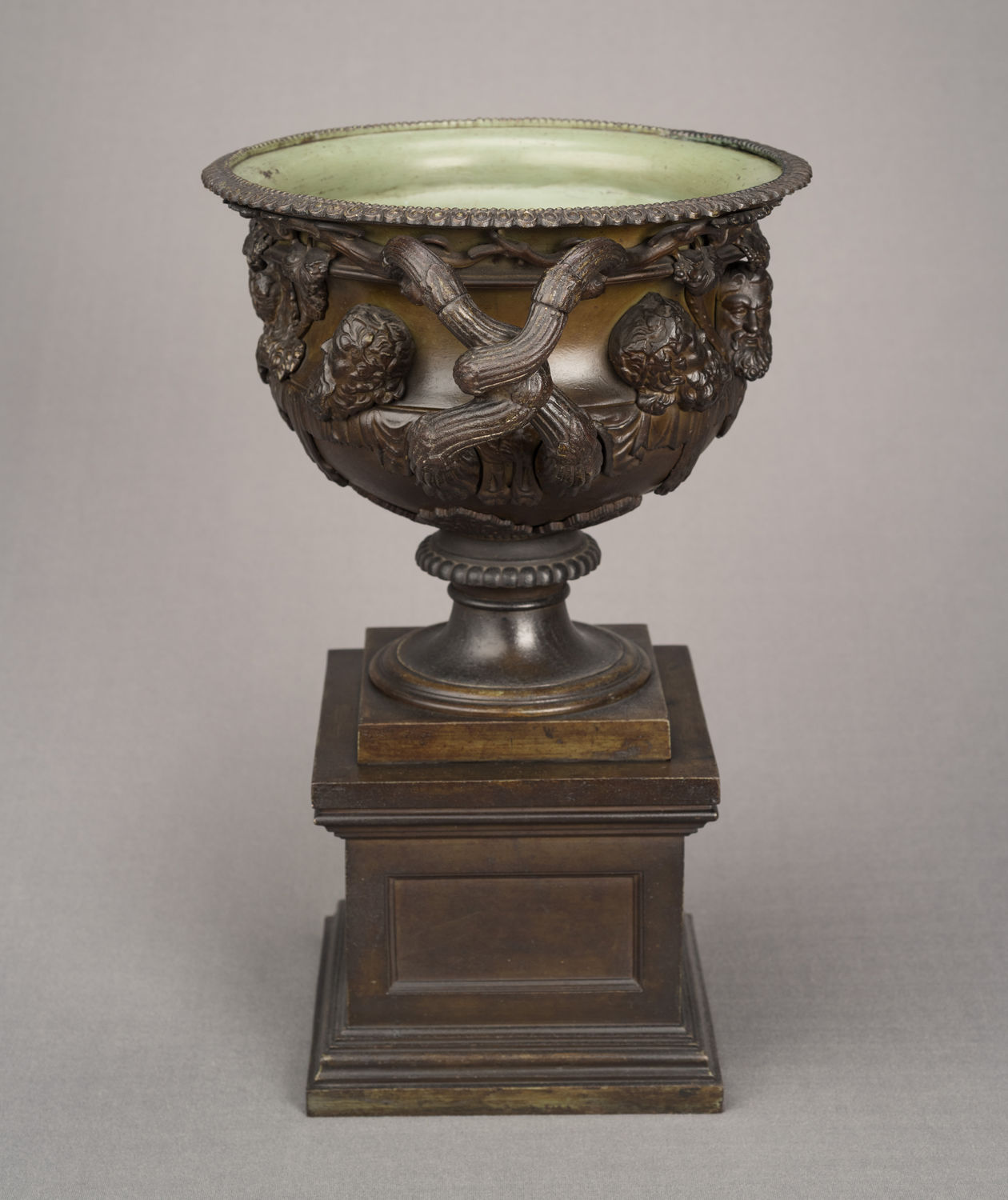 Warwick Vase on Pedestal (Acc. No. 53.00021.000)