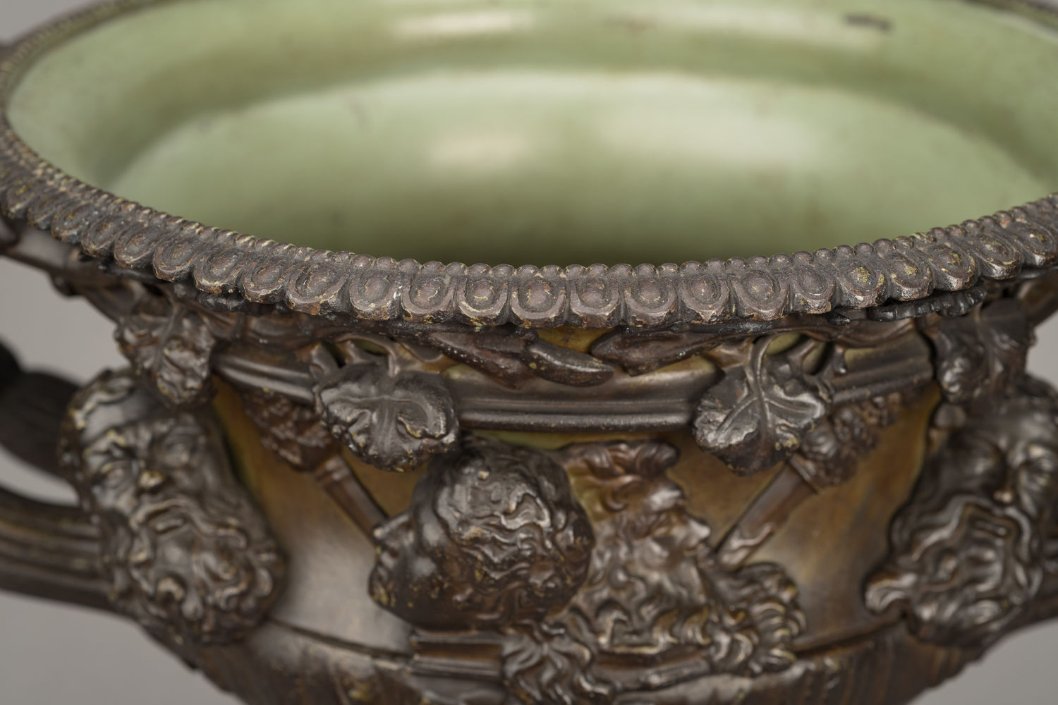 Warwick Vase on Pedestal (Acc. No. 53.00021.000)