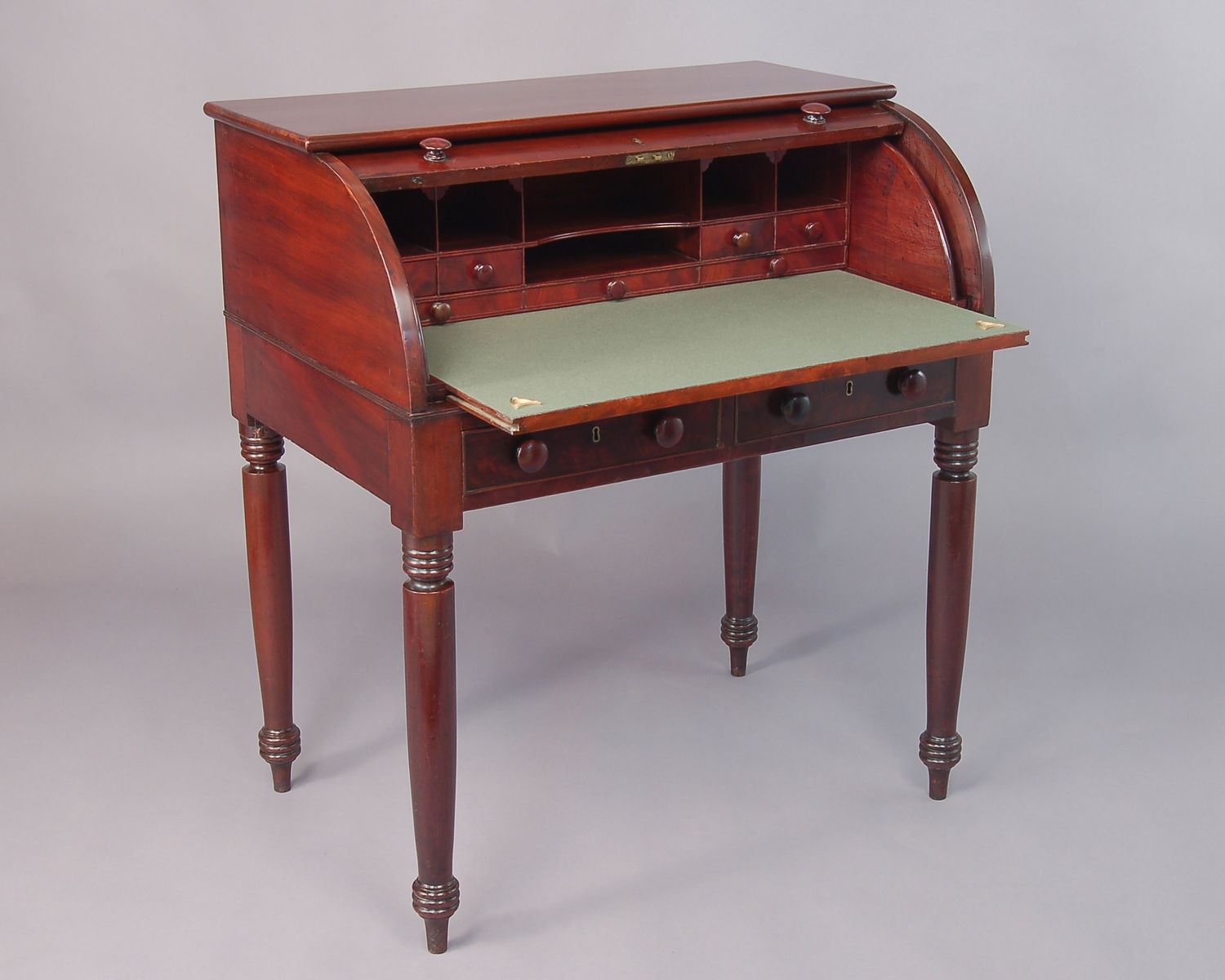 Desk, Cylinder-fall (Acc. No. 65.00008.001)
