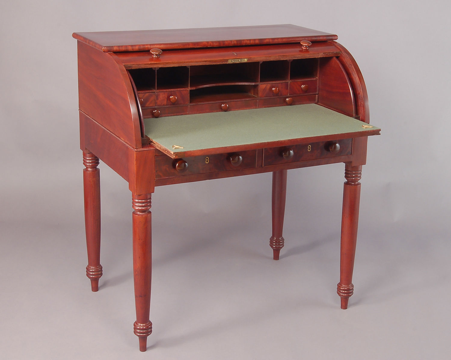 Desk, Cylinder-fall (Acc. No. 65.00154.000)