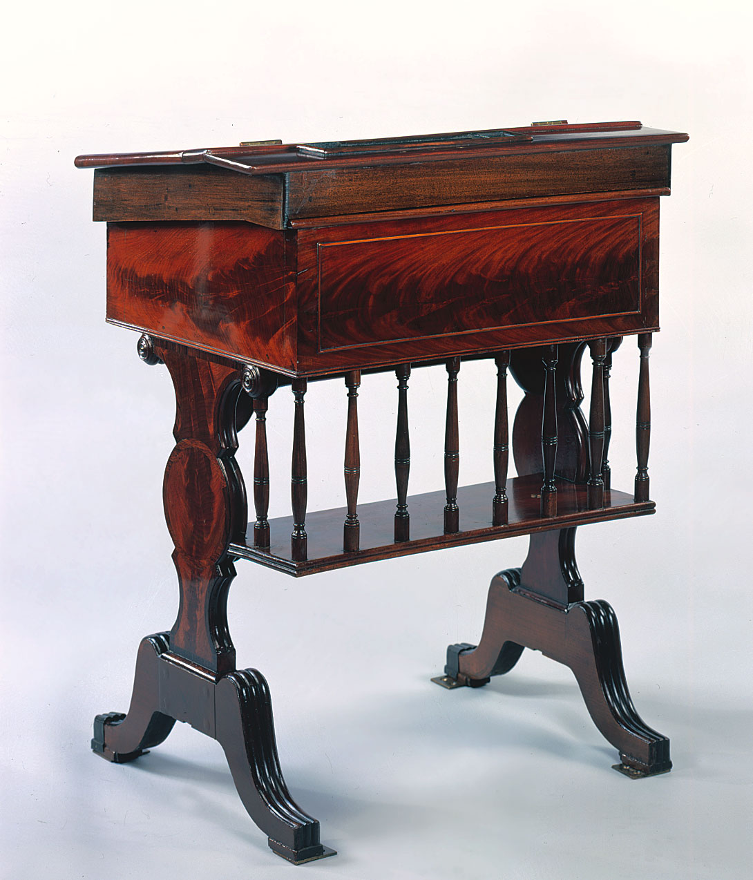 Desk  4 (IV)
