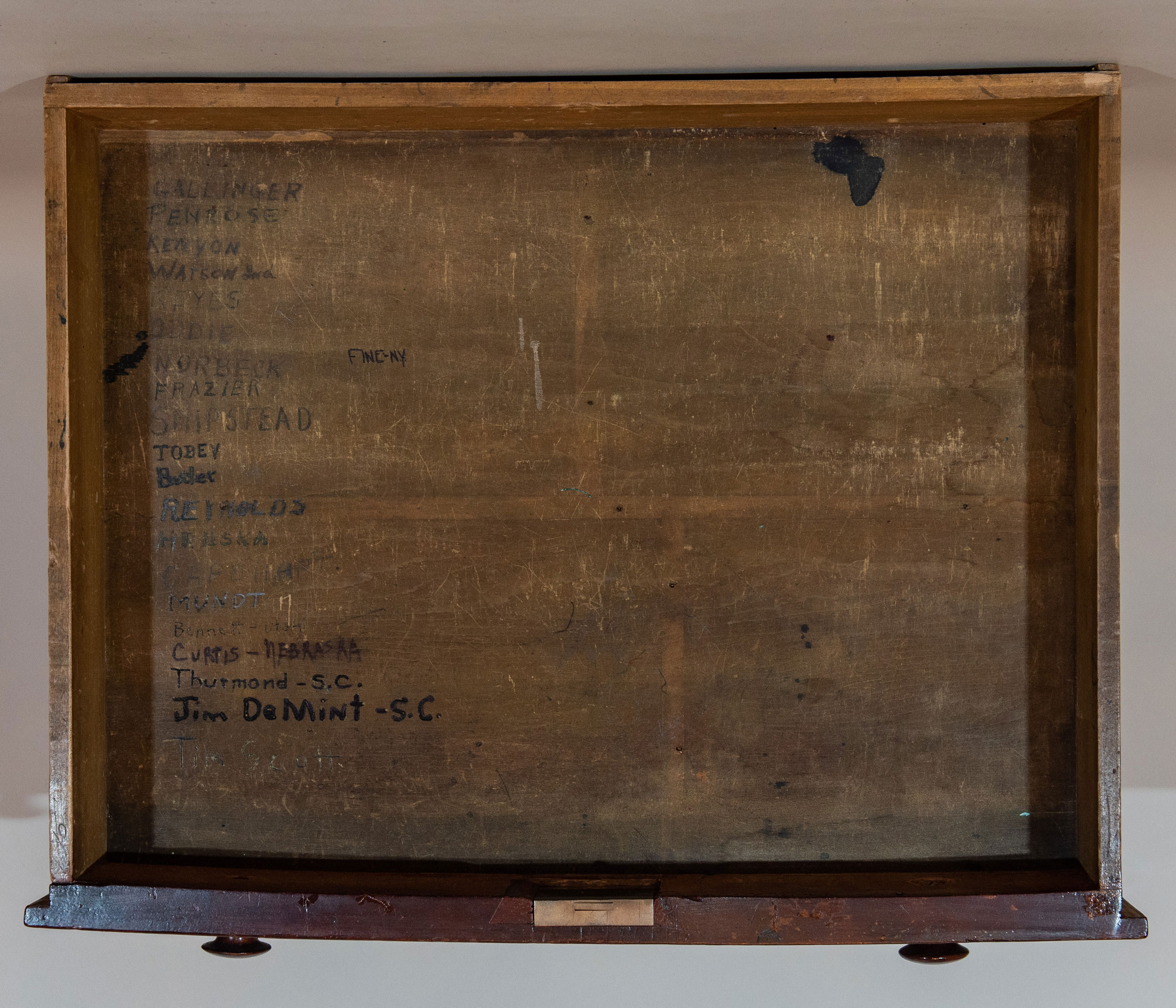 Desk  7 (VII)
