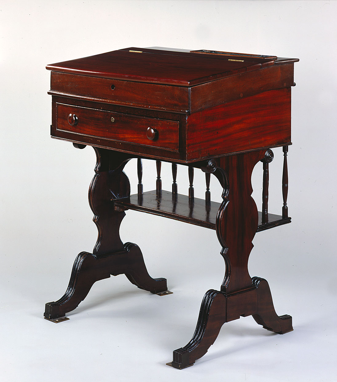 Desk  7 (VII)