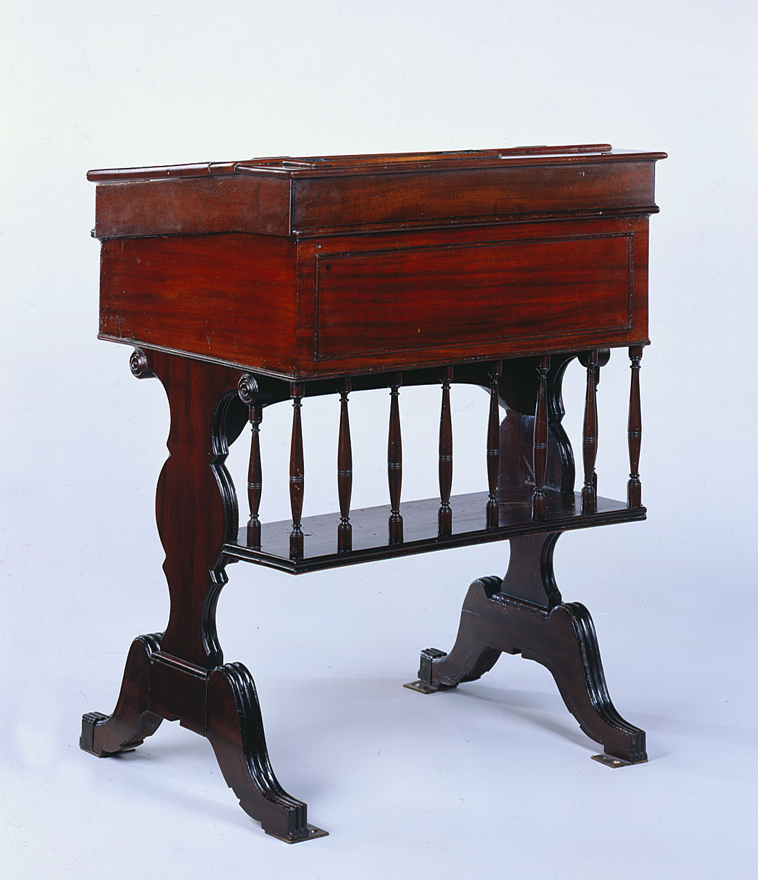 Desk  7 (VII)