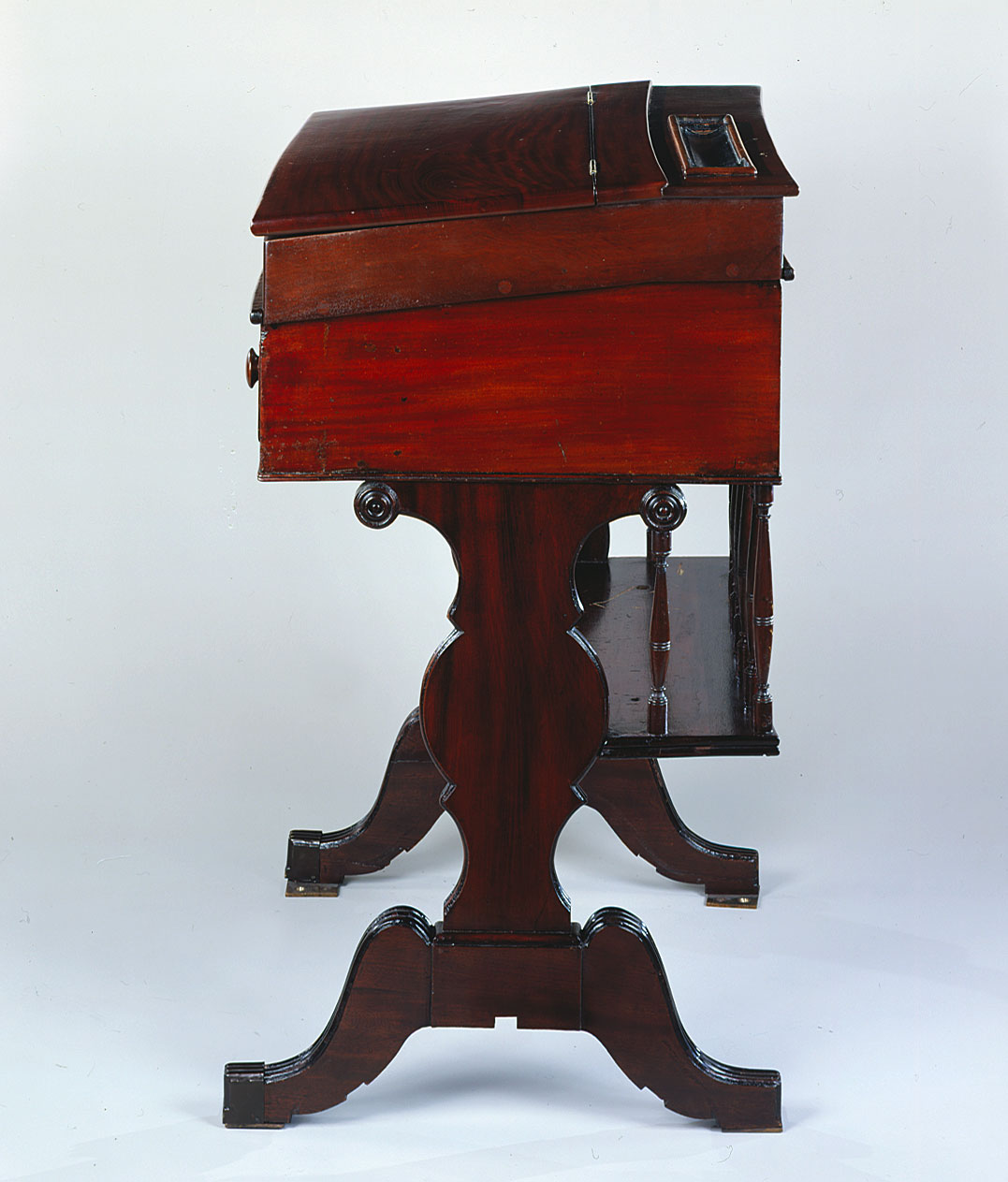 Desk  7 (VII)