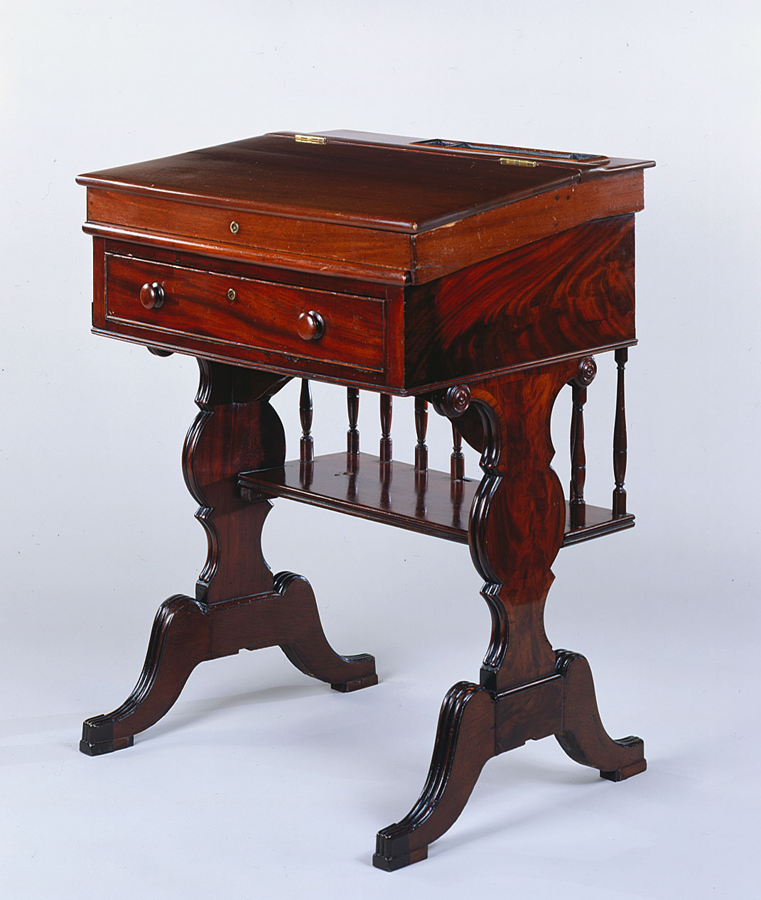 Desk  8 (VIII)
