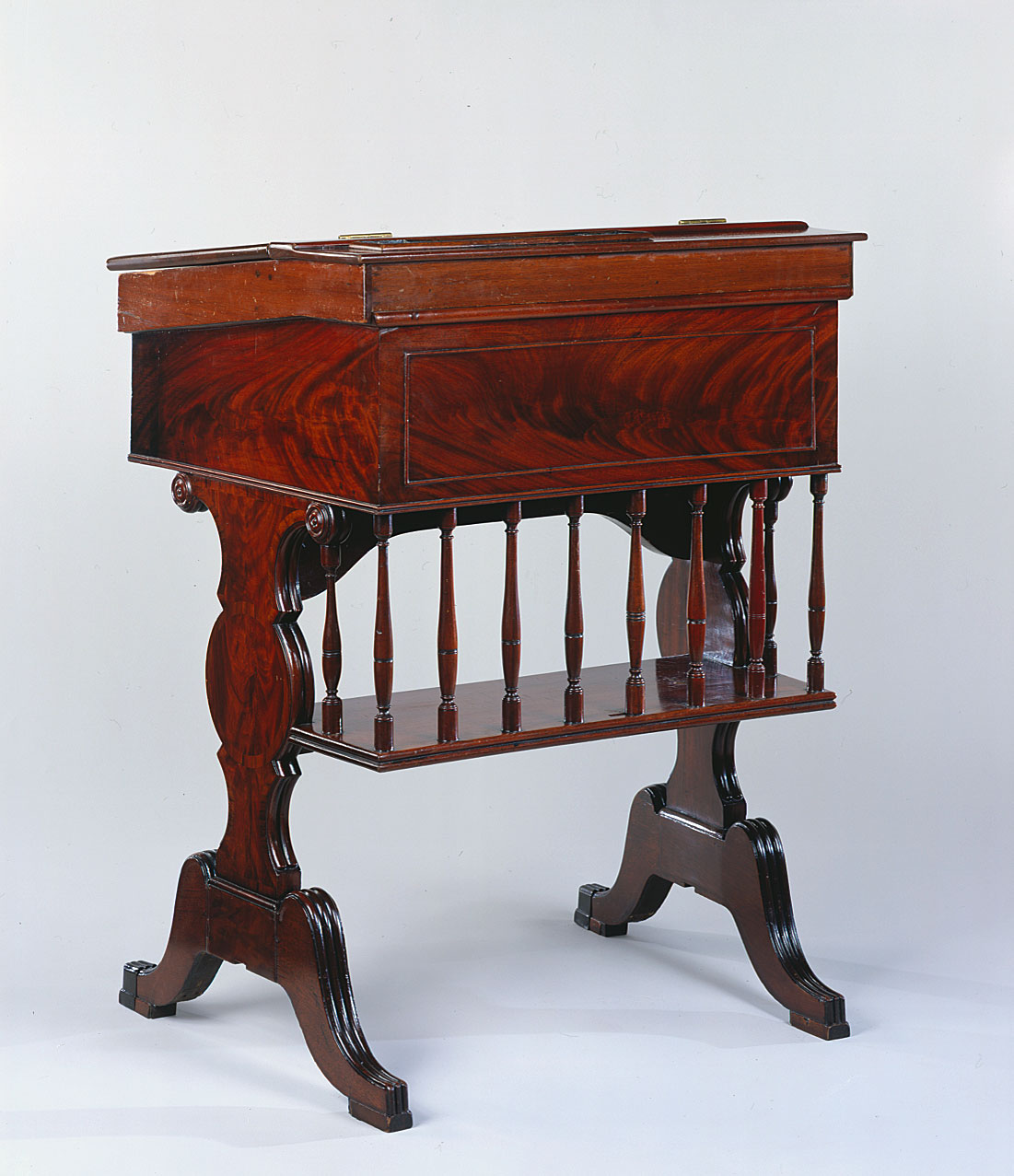 Desk  8 (VIII)