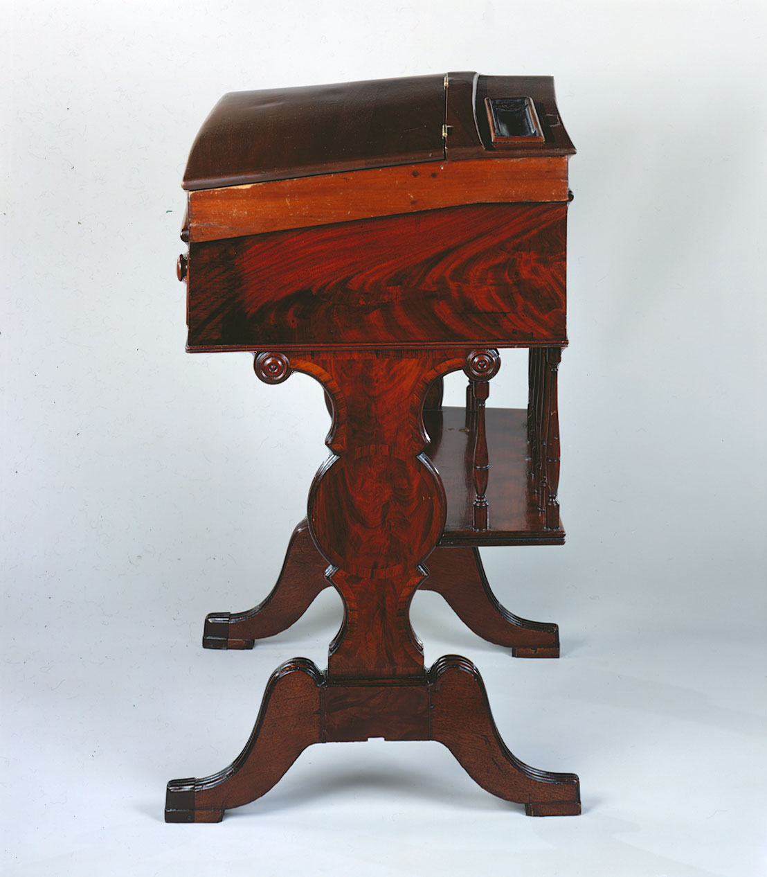 Desk  8 (VIII)