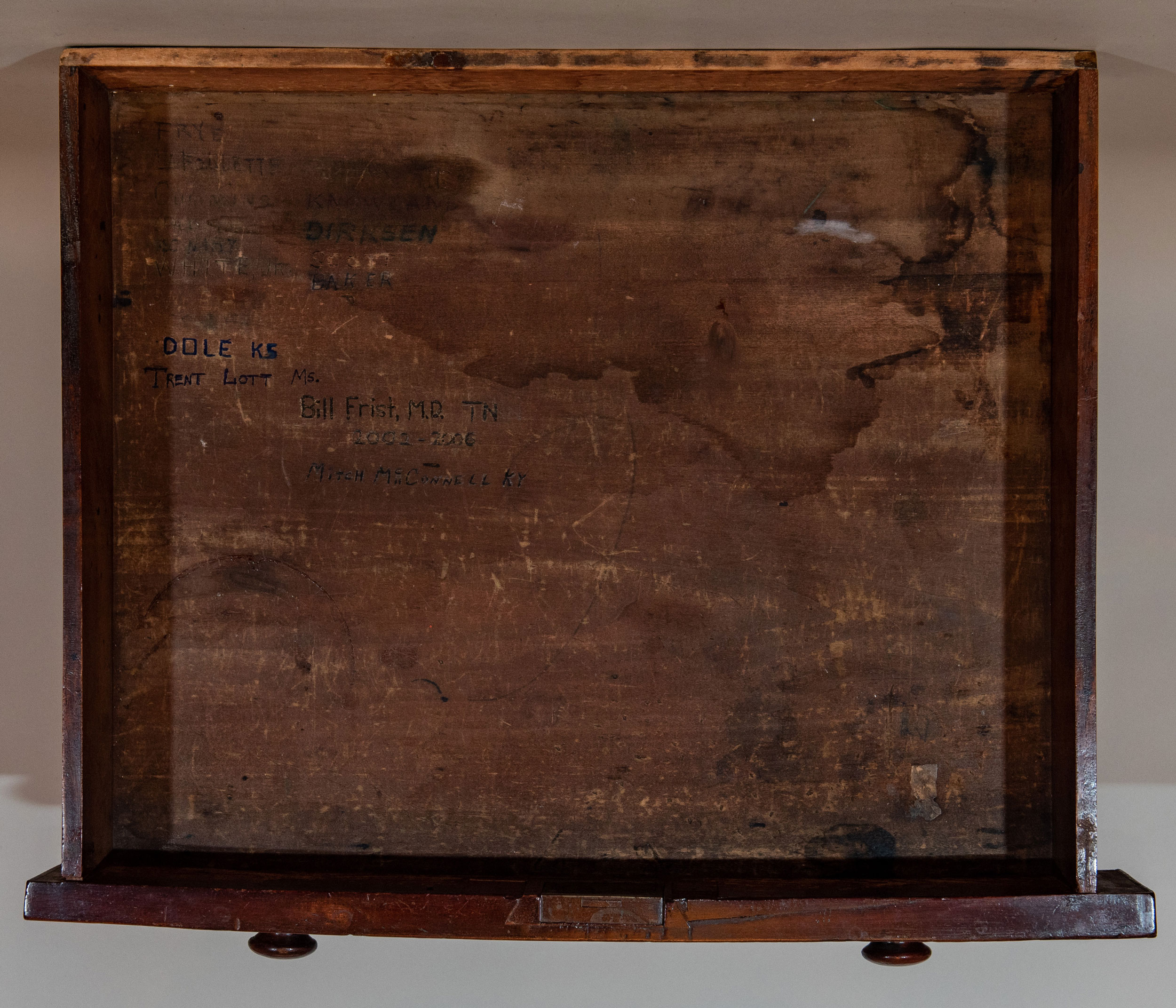 Desk  9 (IX)