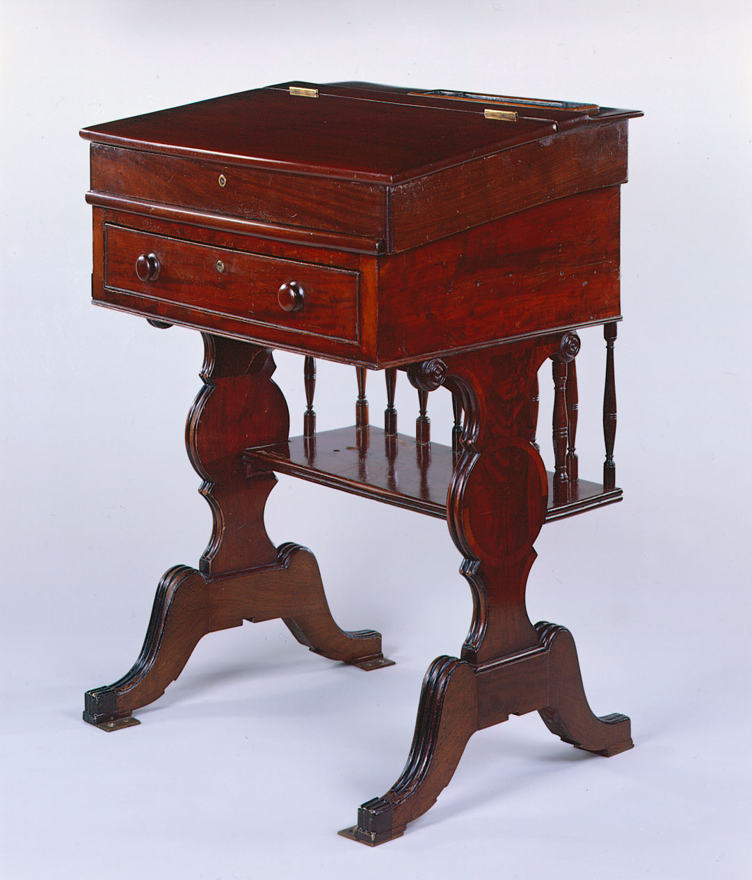 Desk  9 (IX)