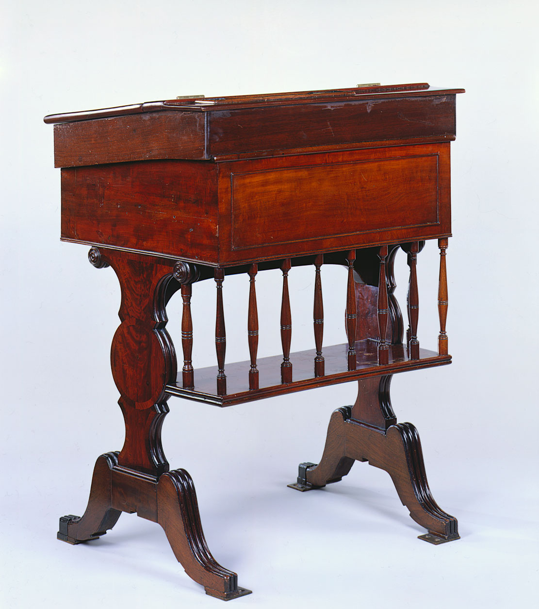 Desk  9 (IX)