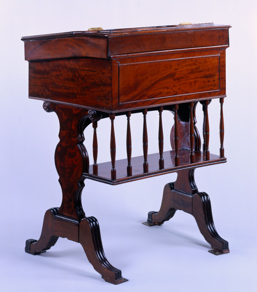 Desk  11 (XI)