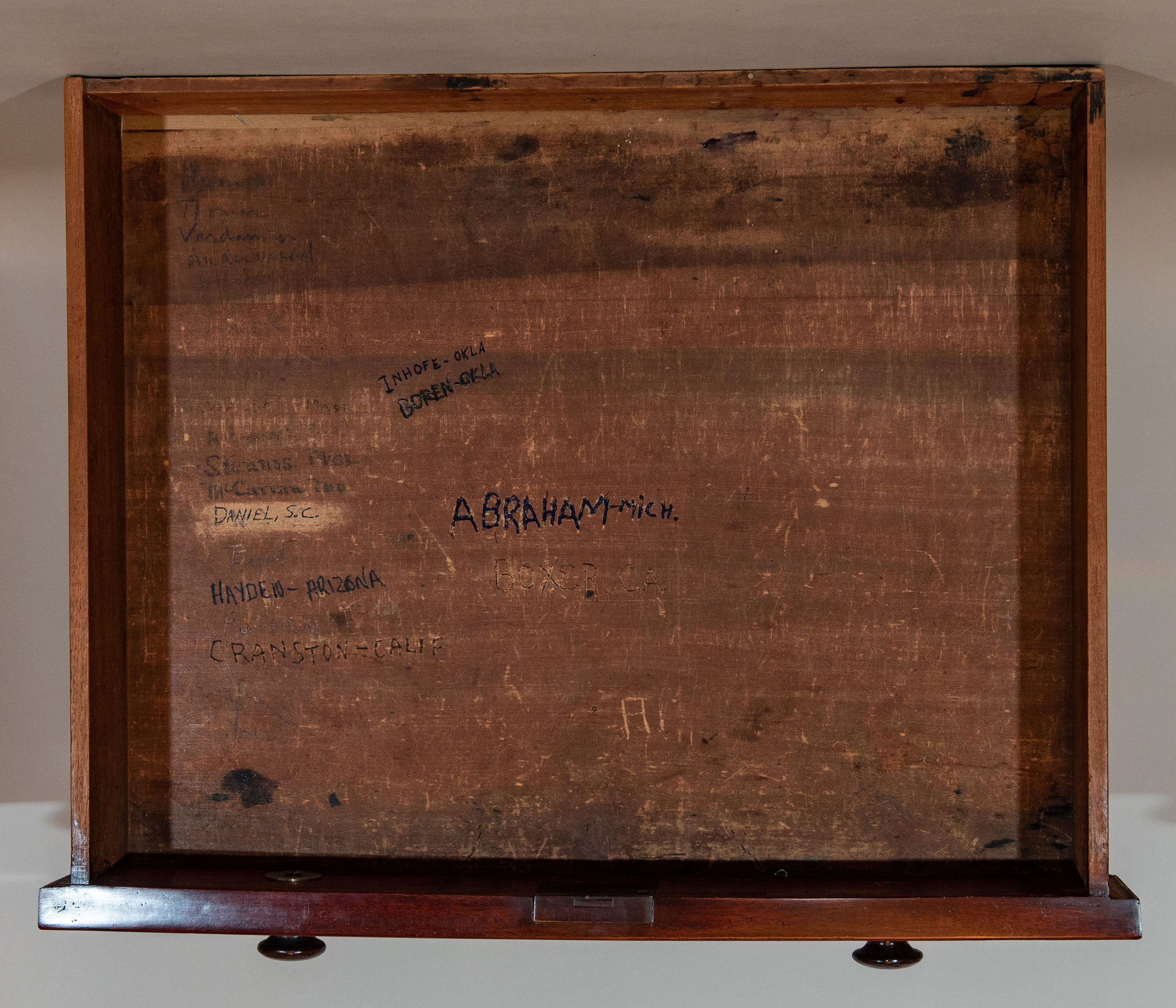 Desk  12 (XII)