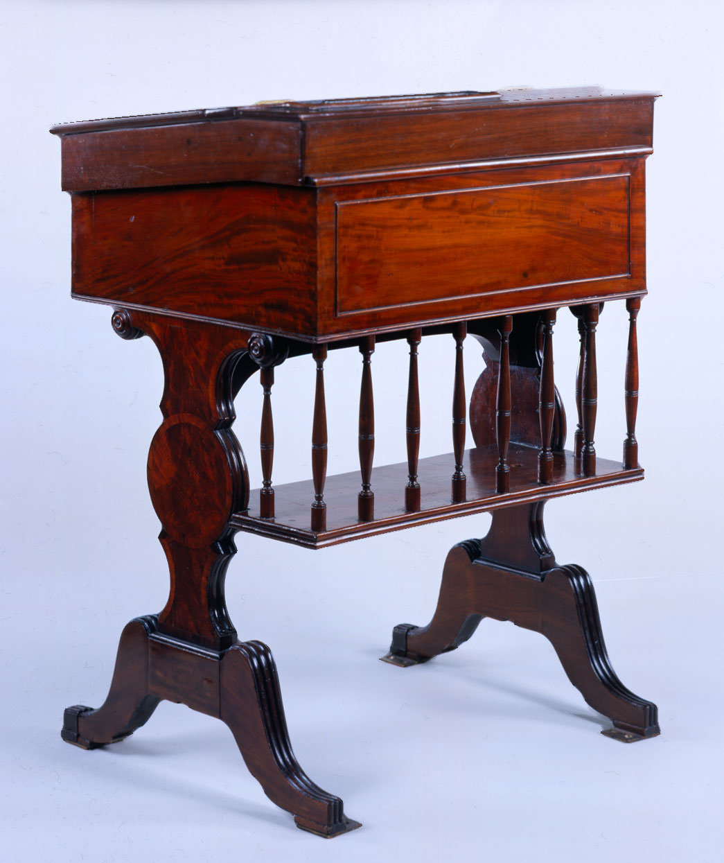 Desk  12 (XII)