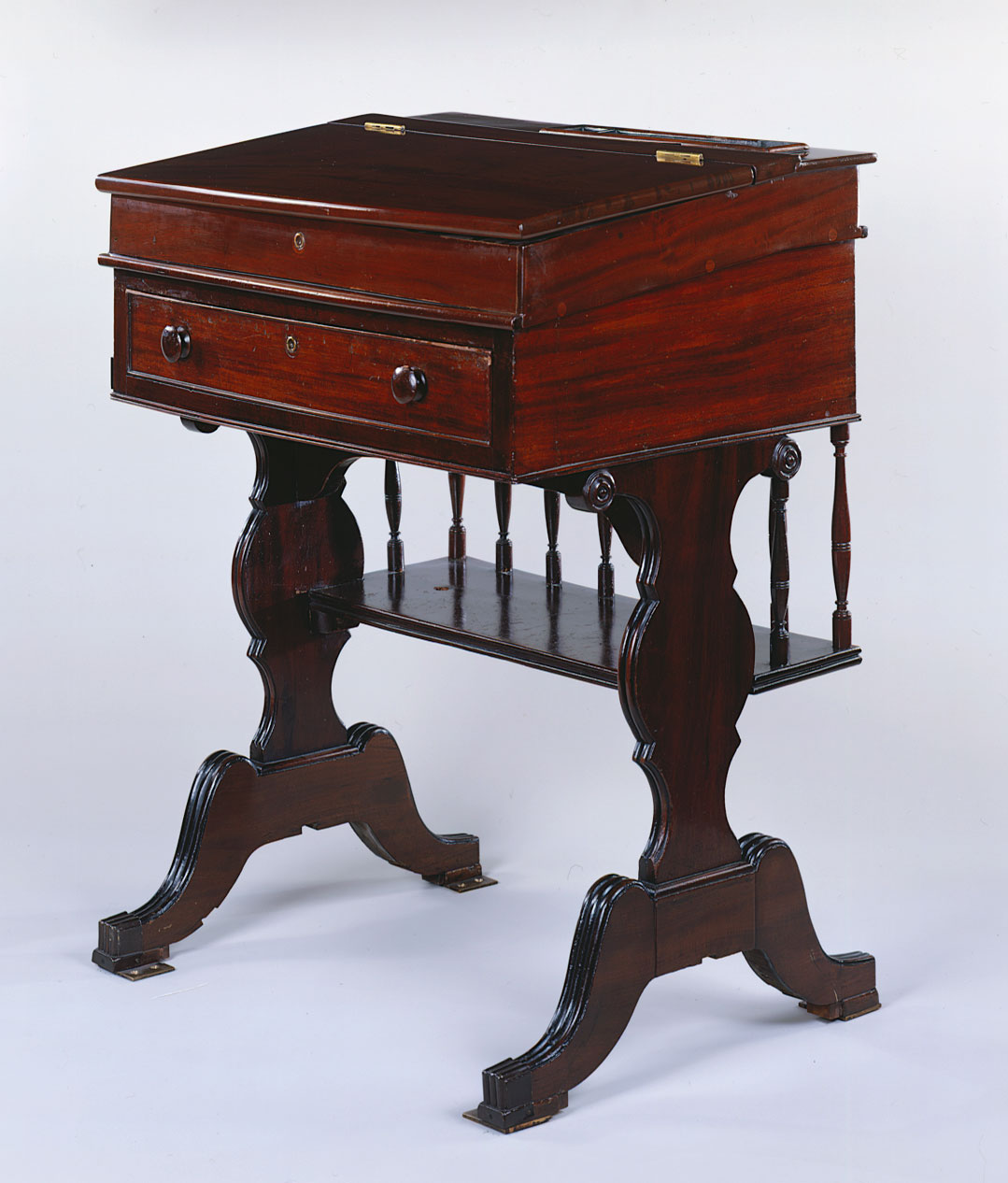 Desk  13 (XIII)