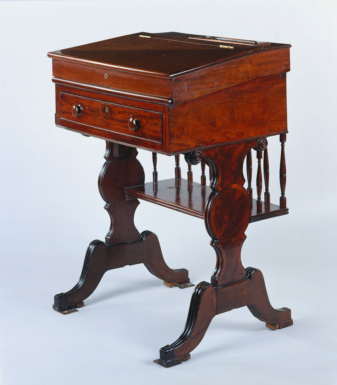 Desk  14 (XIV)