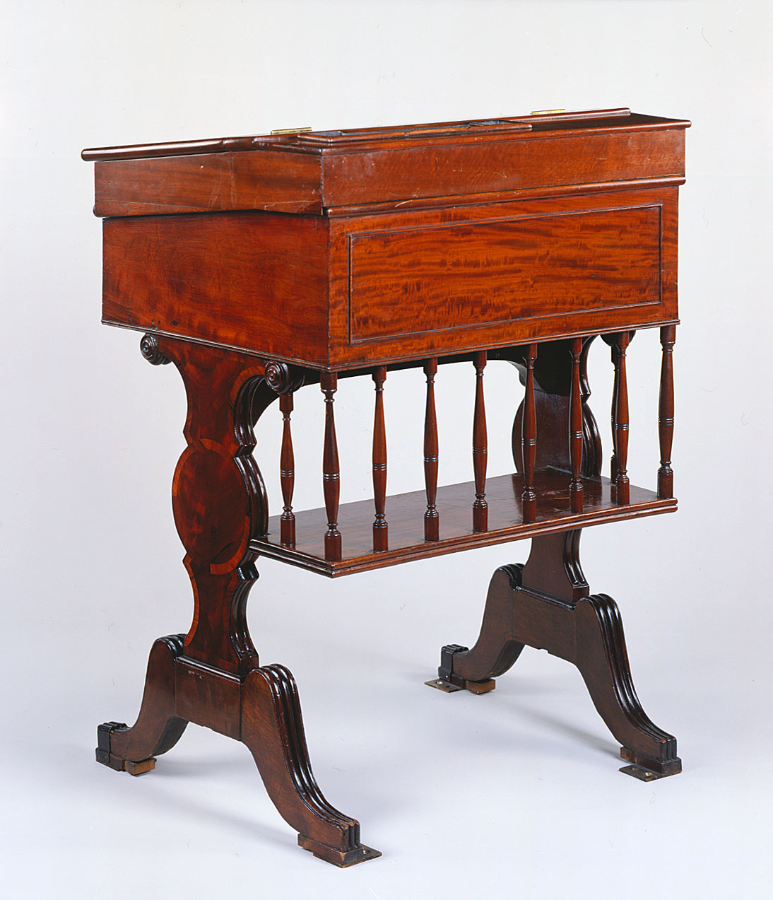 Desk  14 (XIV)