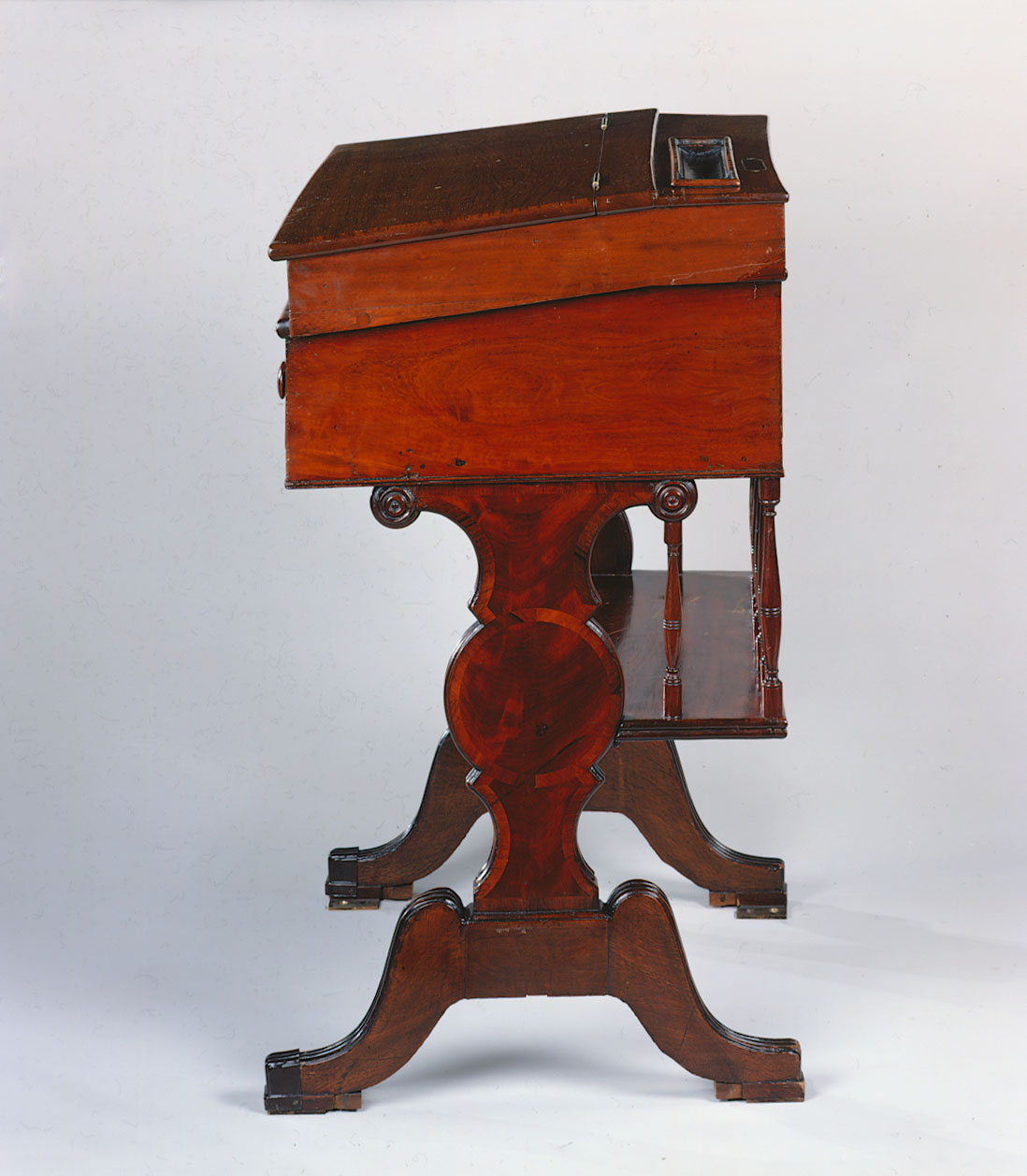 Desk  14 (XIV)