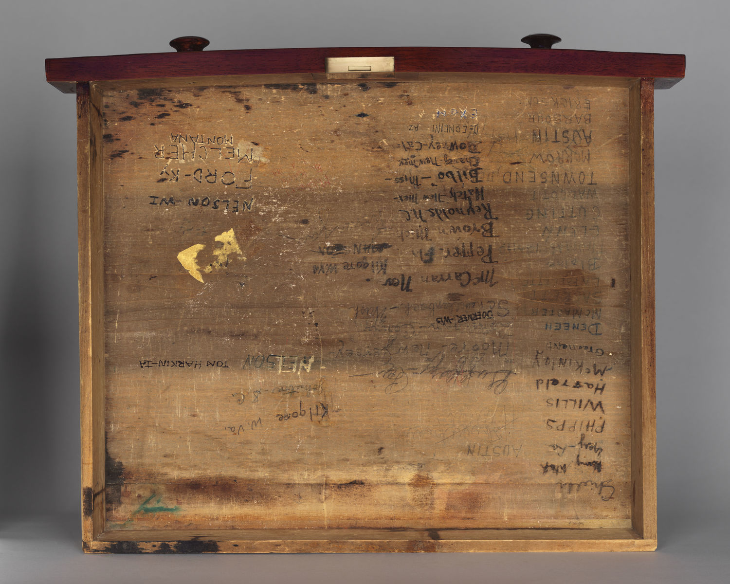 Desk  16 (XVI)