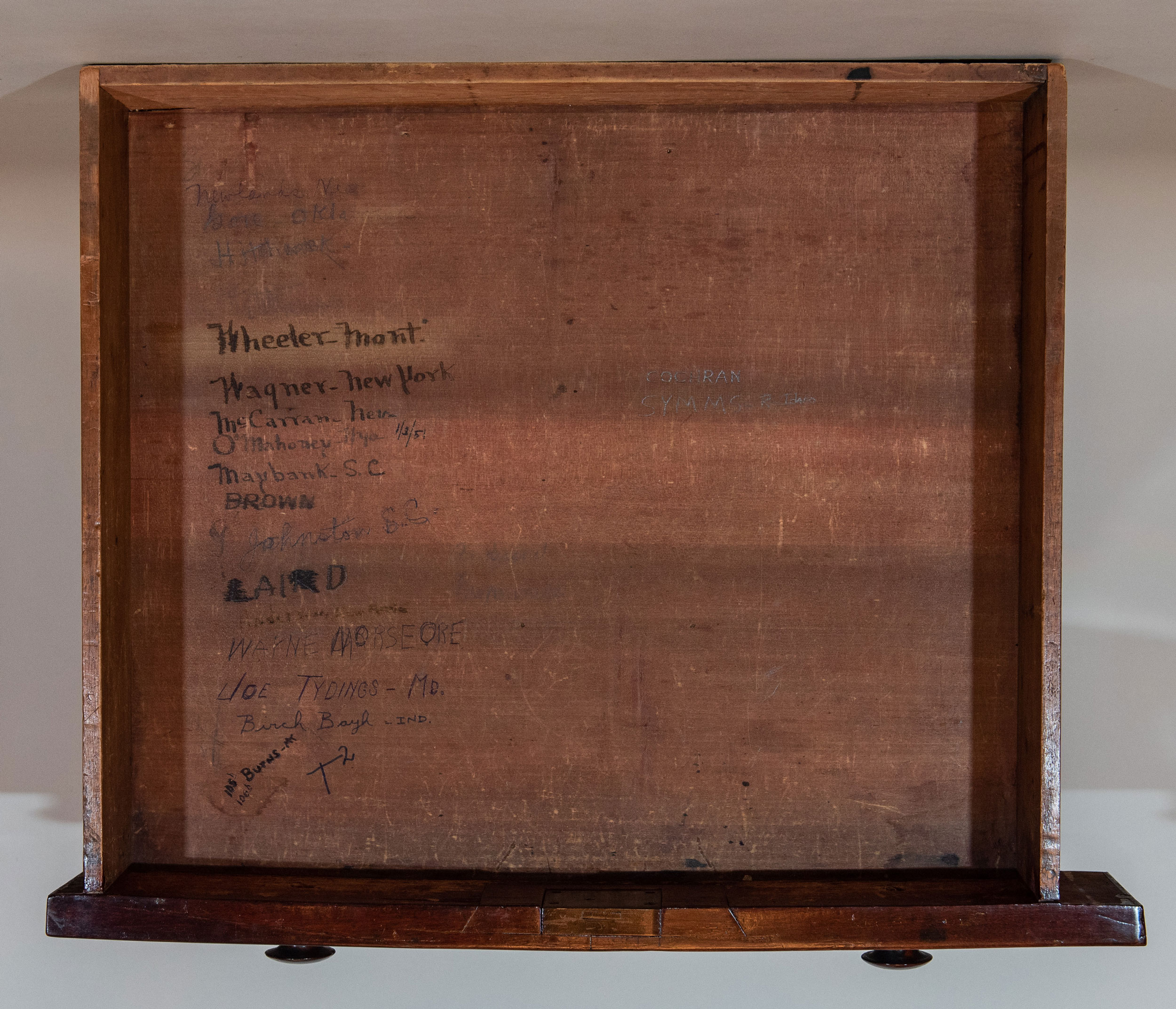 Desk  17 (XVII)