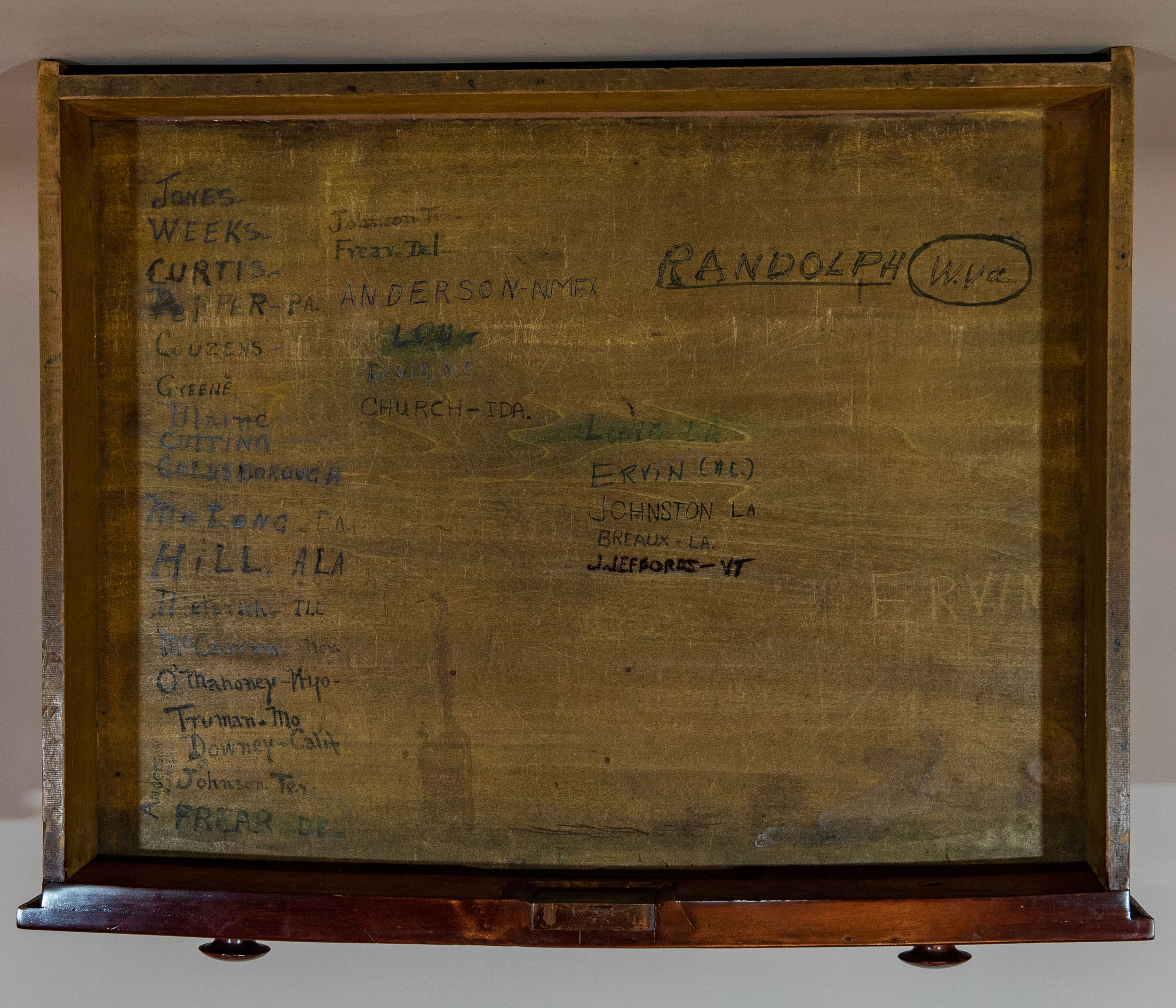 Desk  18 (XVIII)