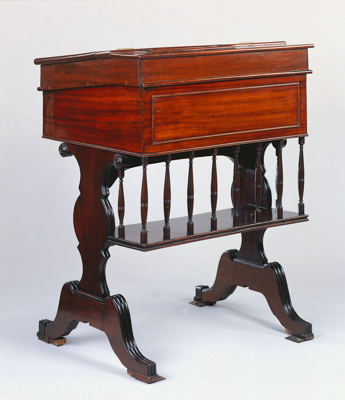 Desk  18 (XVIII)