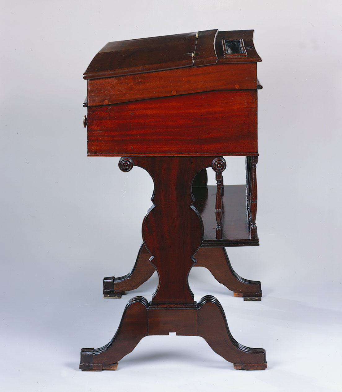 Desk  18 (XVIII)
