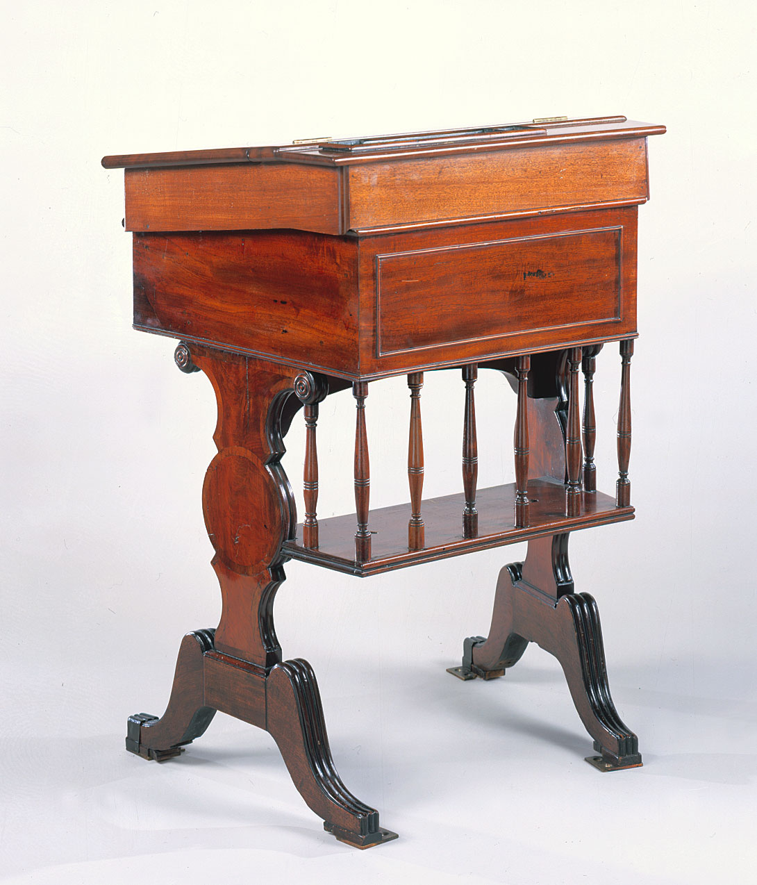 Desk  19 (XIX)