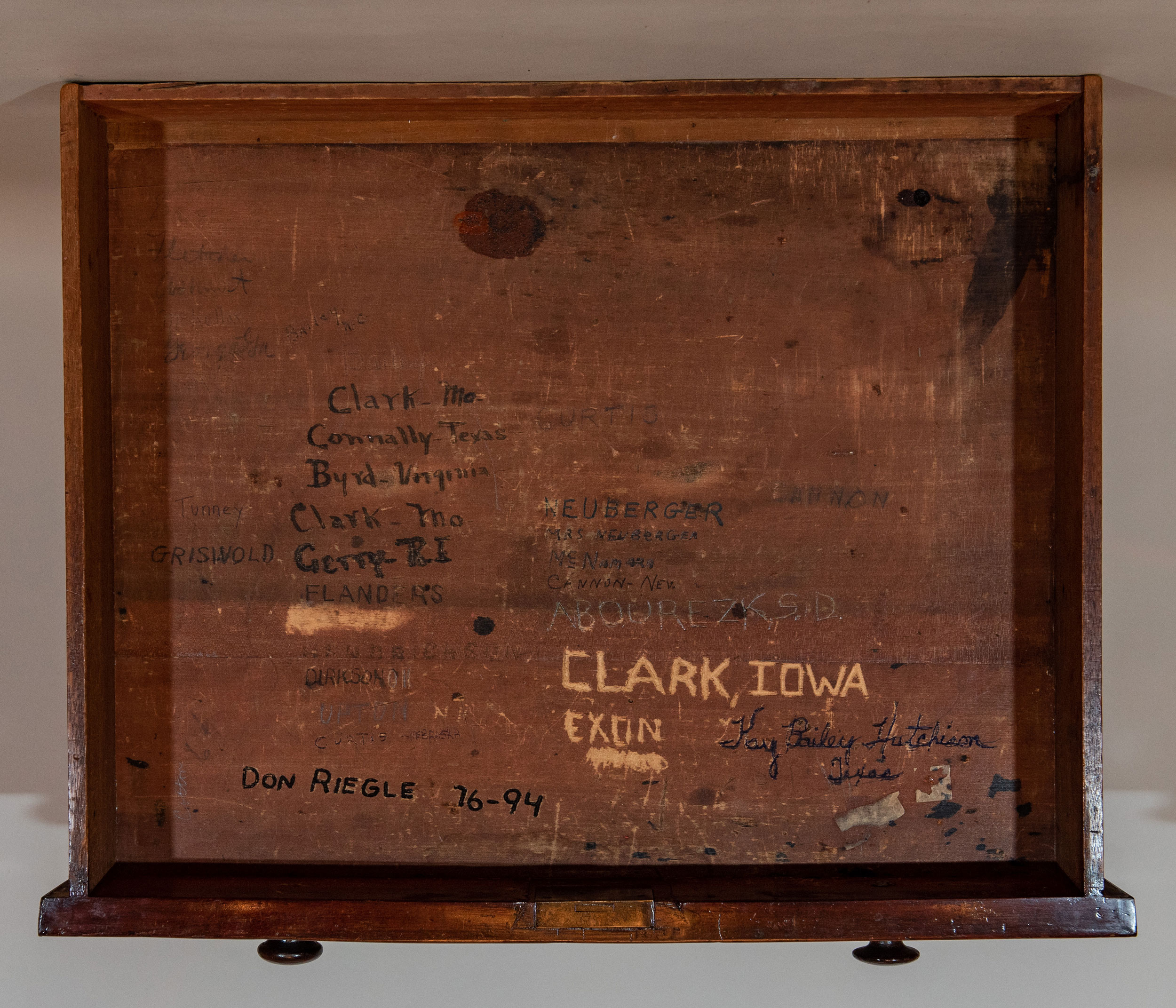 Desk  20 (XX)