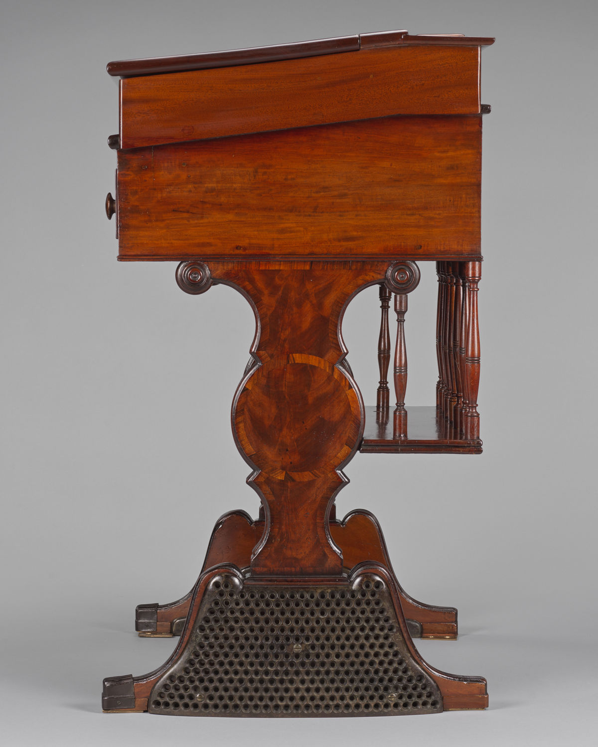 Desk 20 (XX)
