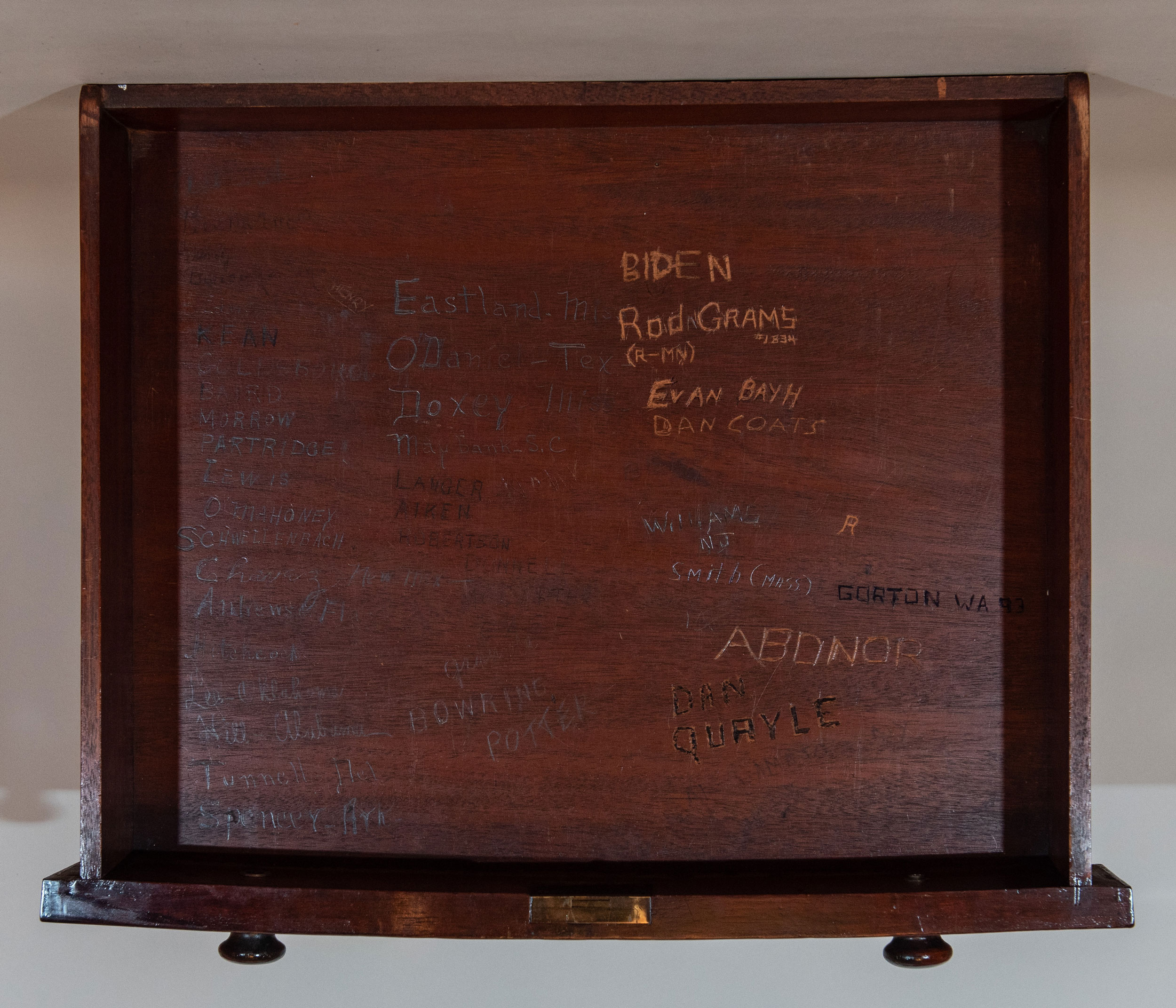 Desk  22 (XXII)