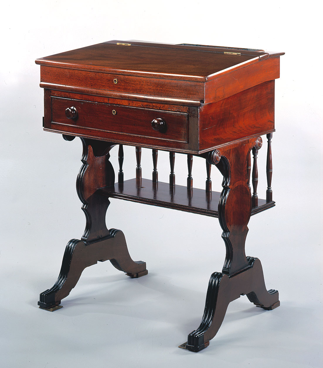 Desk  22 (XXII)