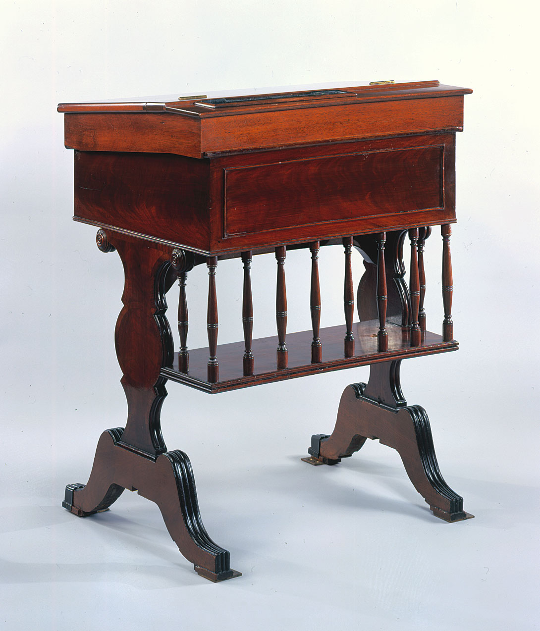 Desk  22 (XXII)