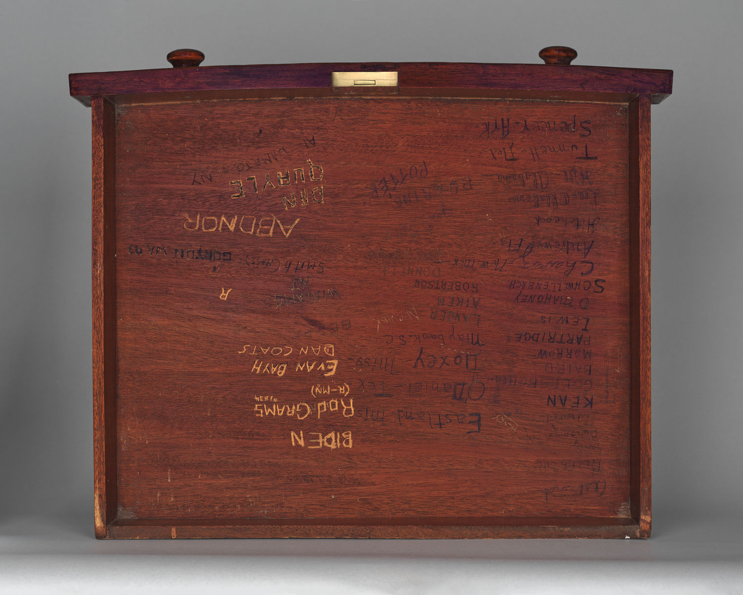 Desk 22 (XXII)