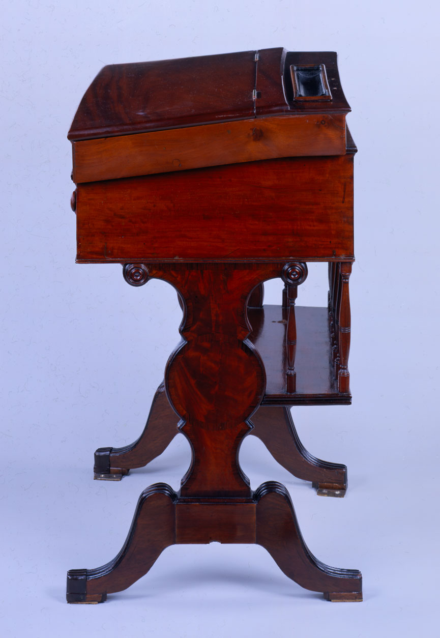 Desk  24 (XXIV)
