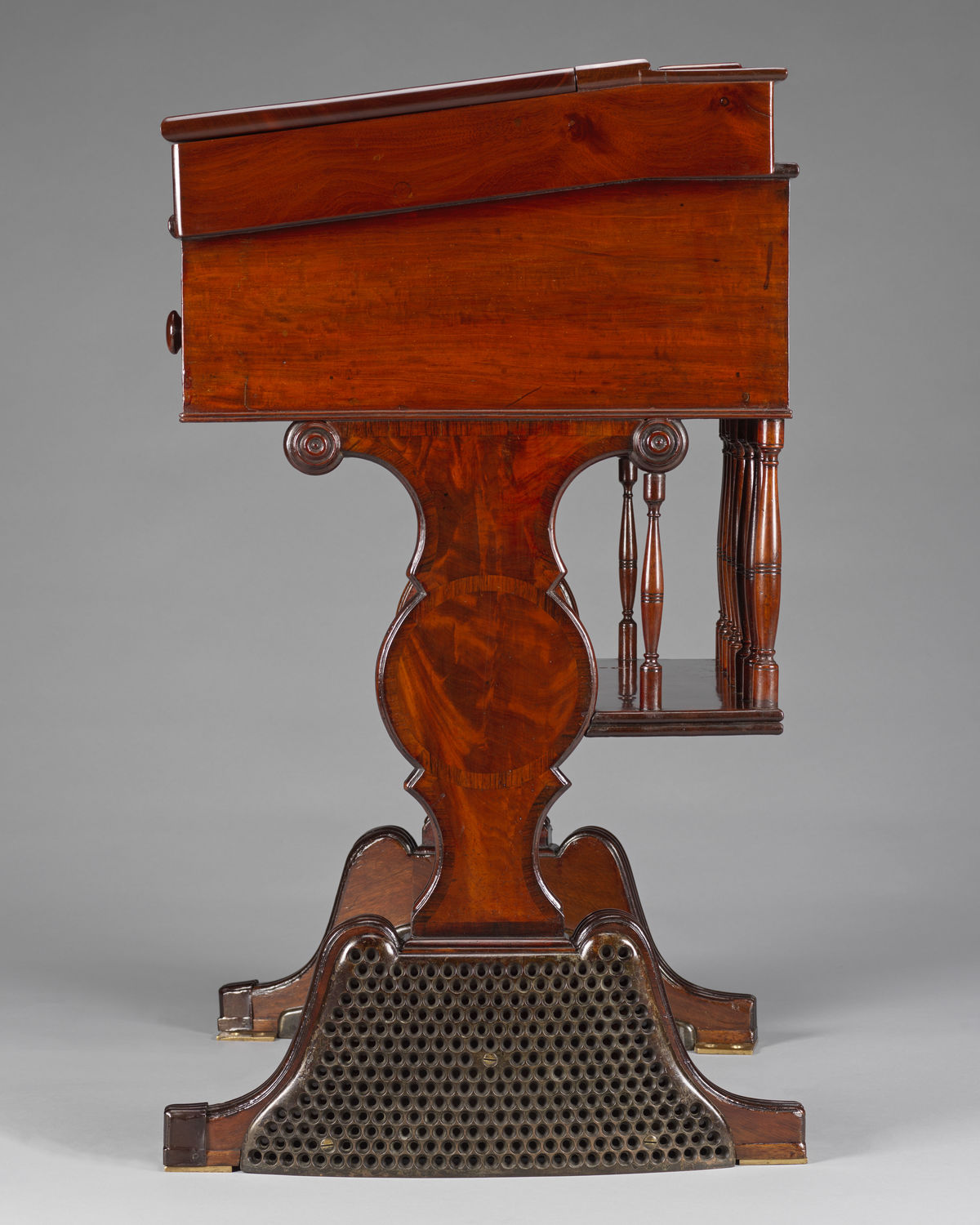 Desk  24 (XXIV)