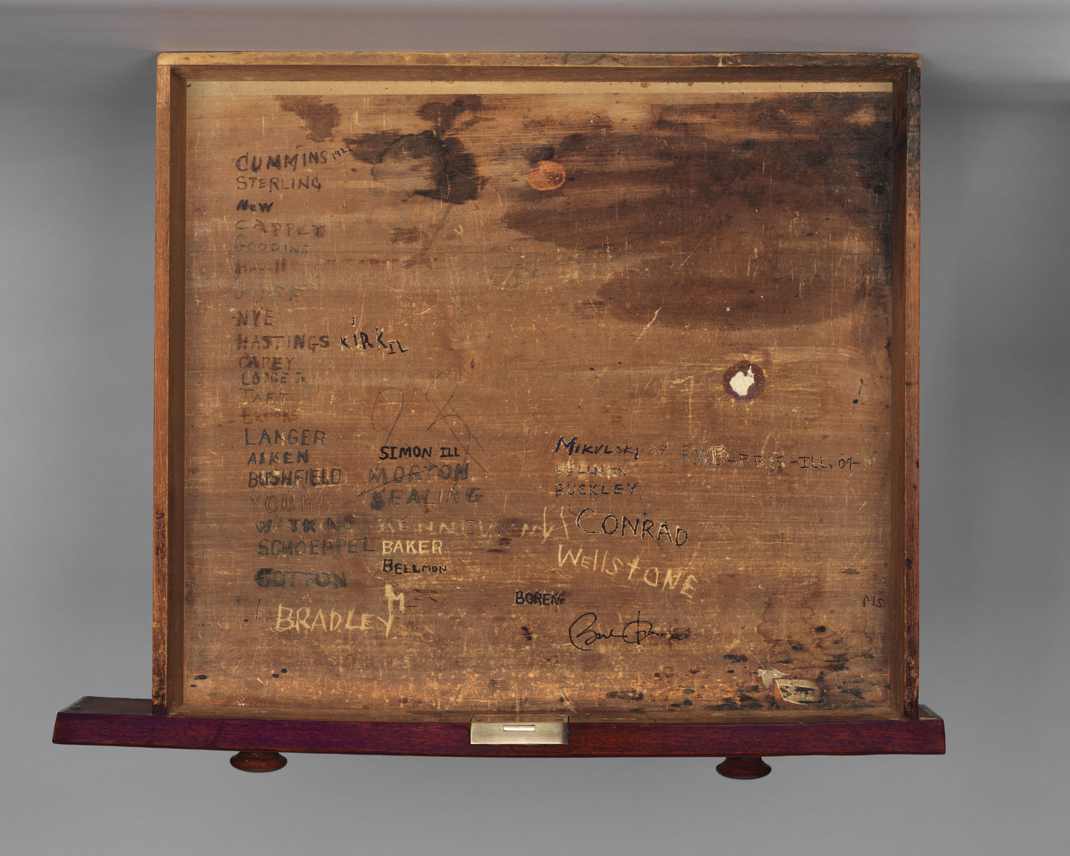 Desk  24 (XXIV)