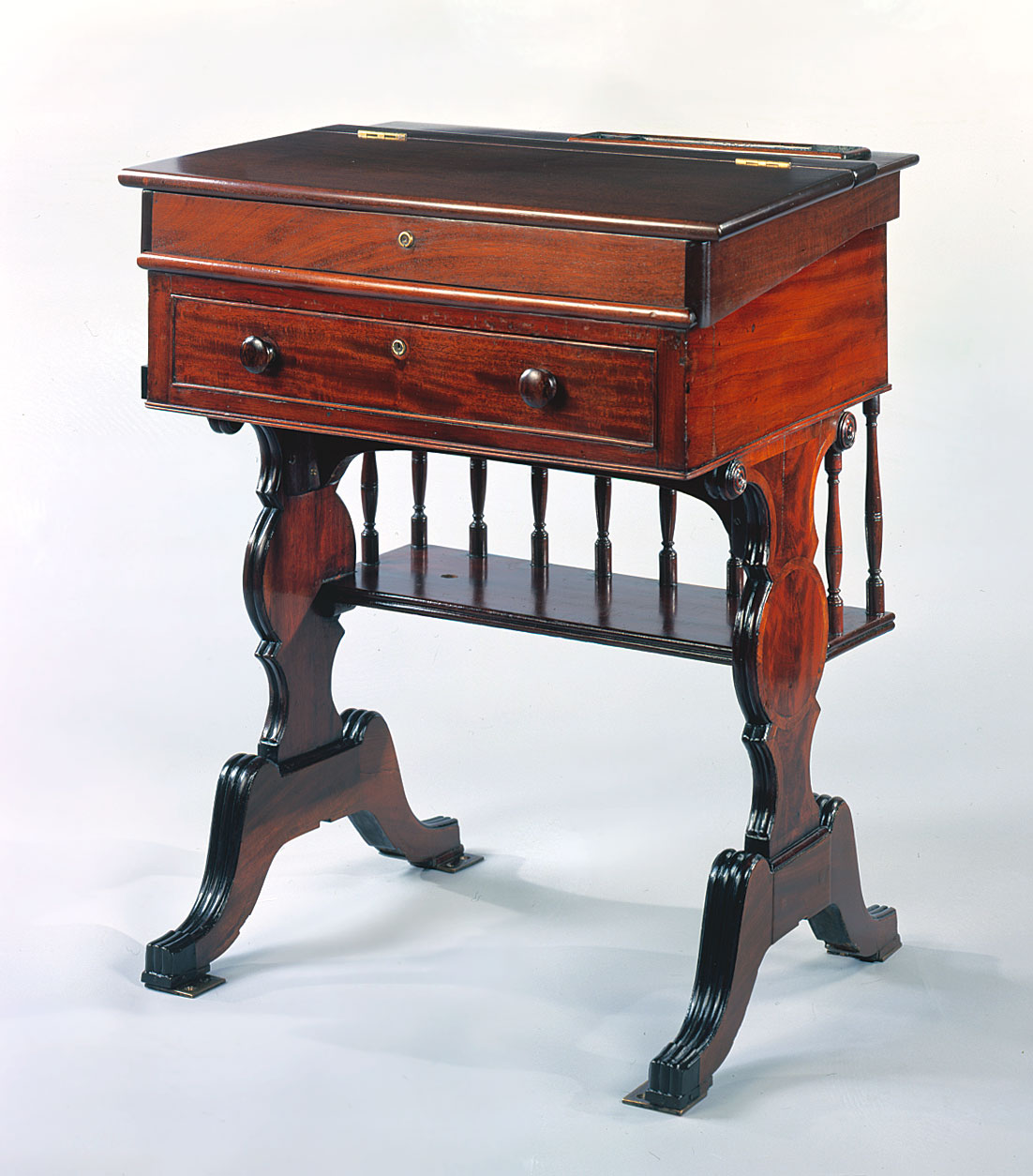 Desk  26 (XXVI)