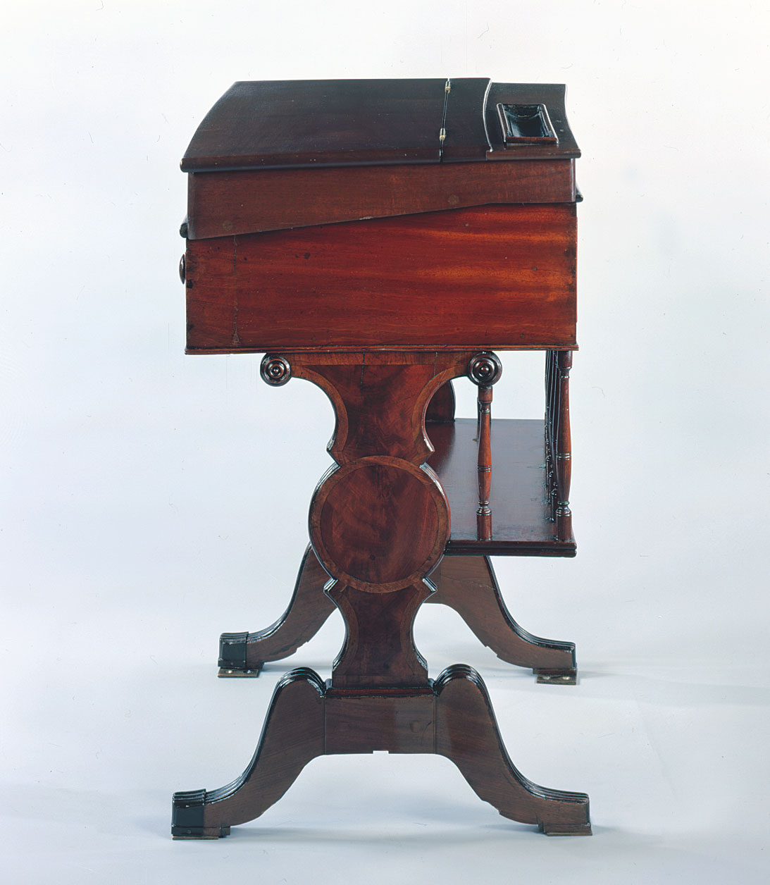 Desk  26 (XXVI)