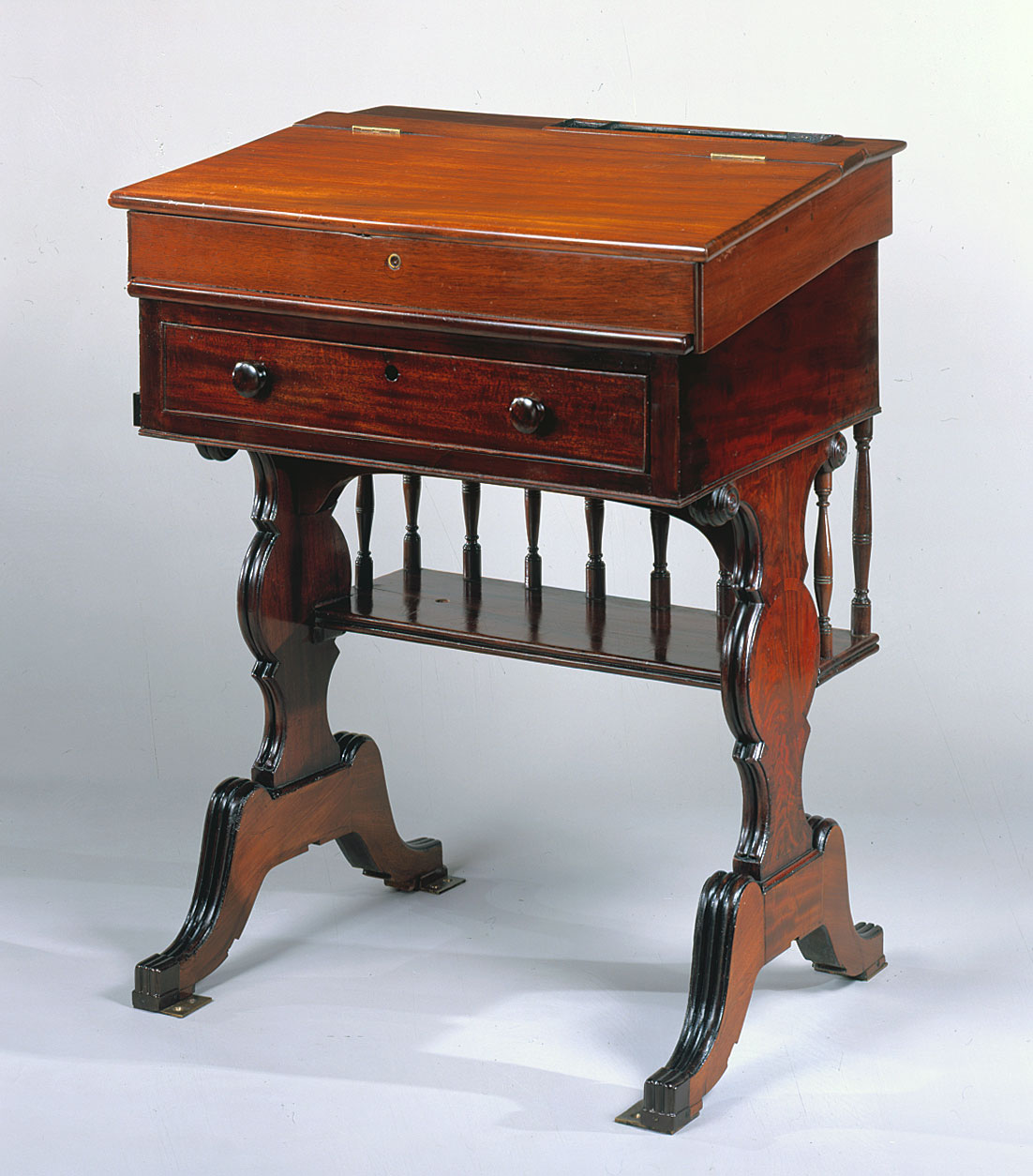 Desk  28 (XXVIII)