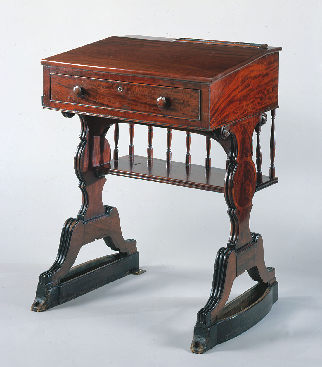 Desk  29 (XXIX)