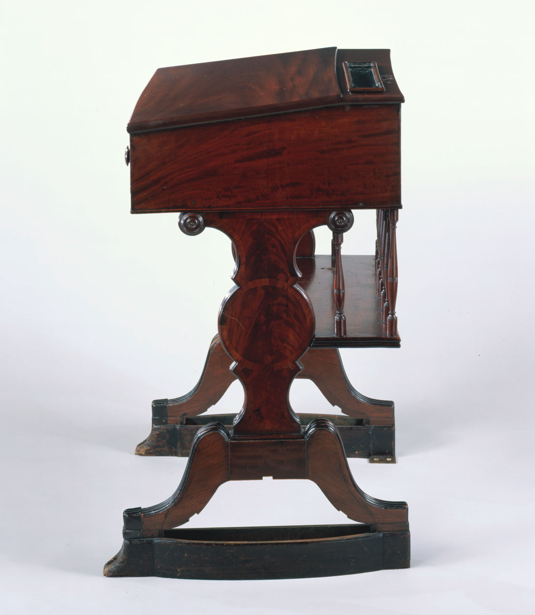 Desk  29 (XXIX)