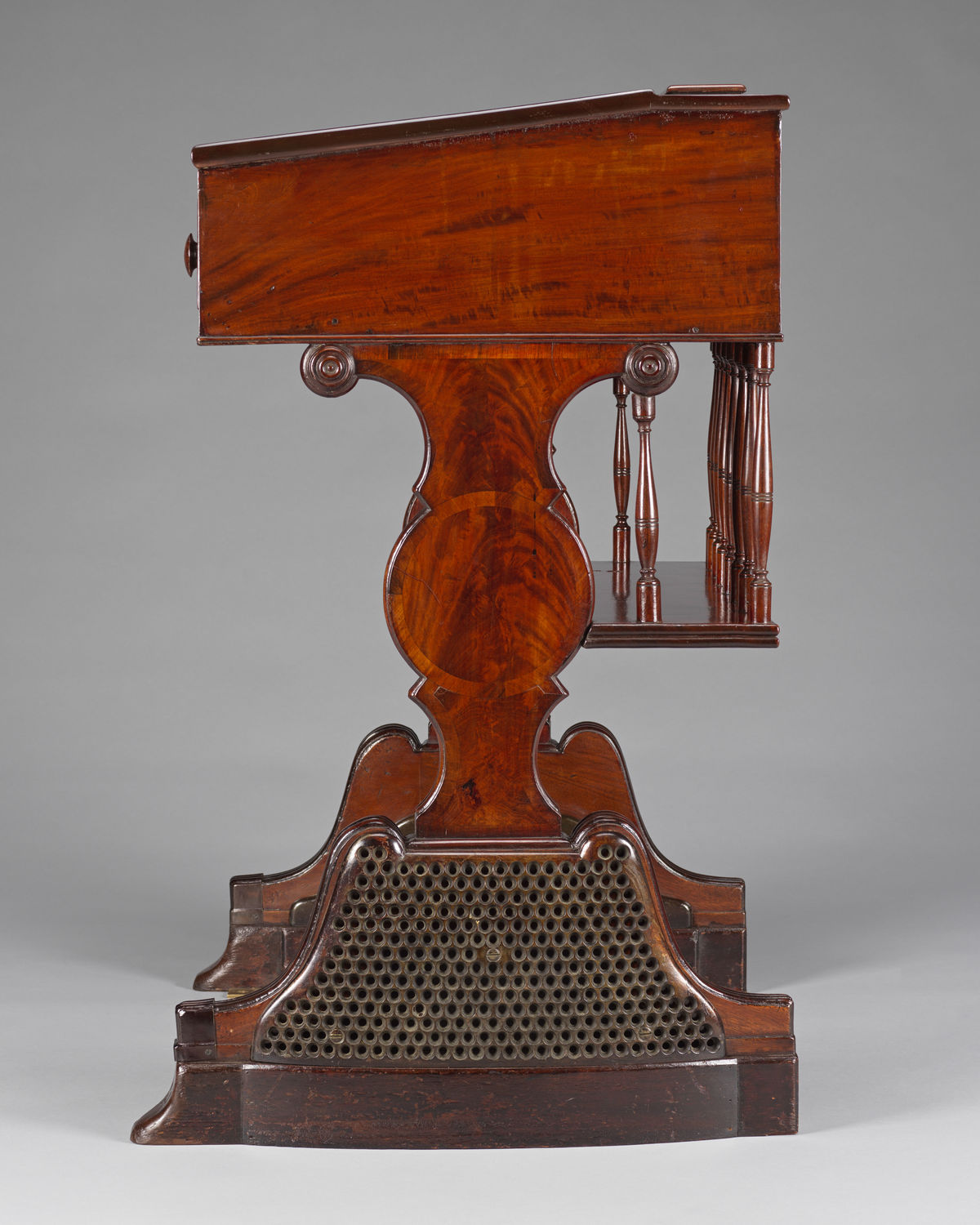 Desk 29 (XXIX)