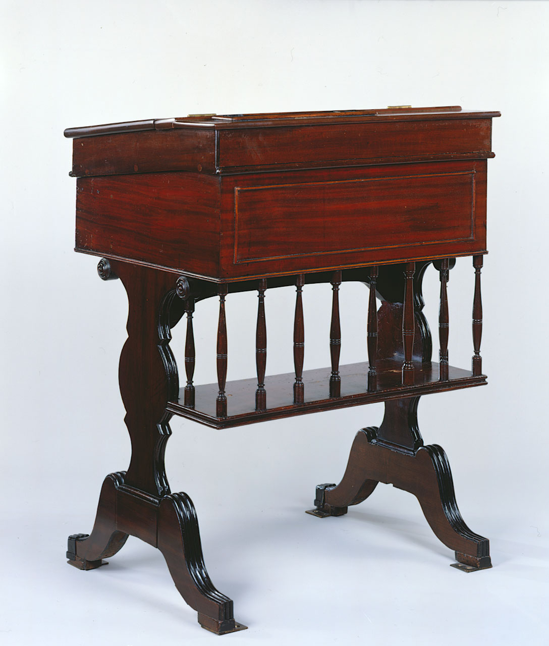 Desk  31 (XXXI)